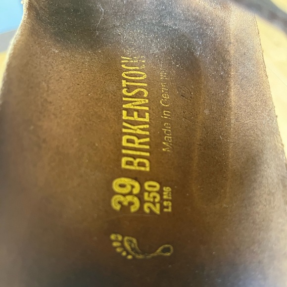 Birkenstock Gizeh sandal. Color - Mocha. Size 38 - Picture 2 of 6